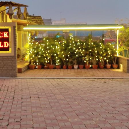 Brick Field Hotel Варанаси Екстериор снимка