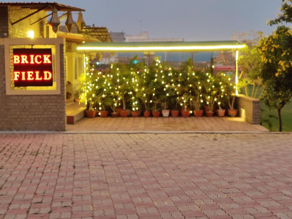 Brick Field Hotel Варанаси Екстериор снимка