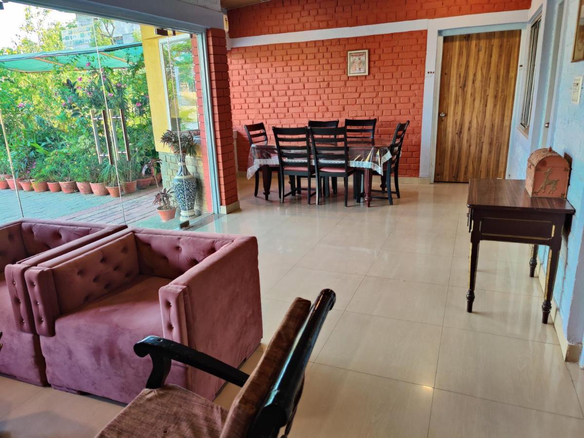 Brick Field Hotel Варанаси Екстериор снимка